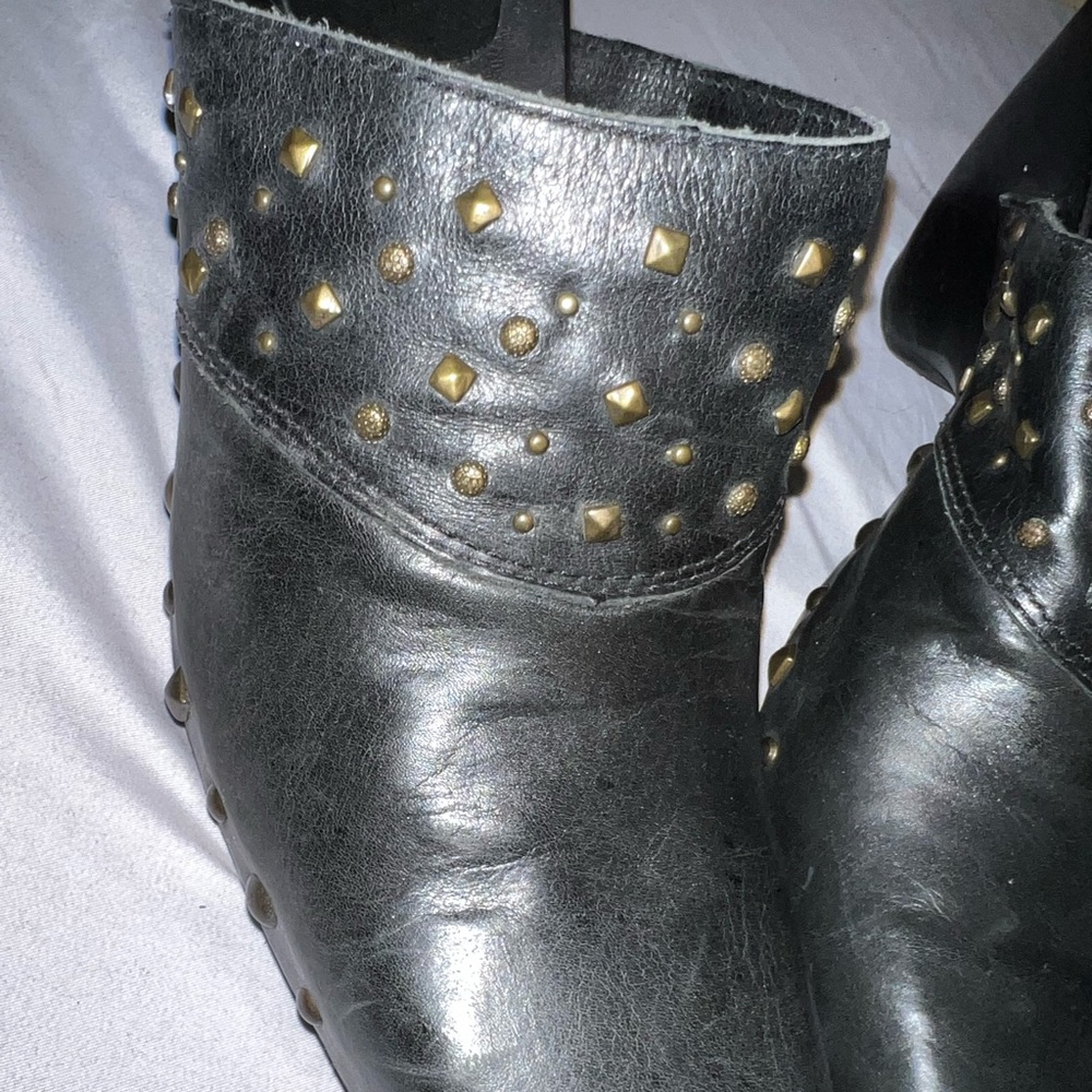 Kenneth Cole Stone Love II studded mules Size 9.5